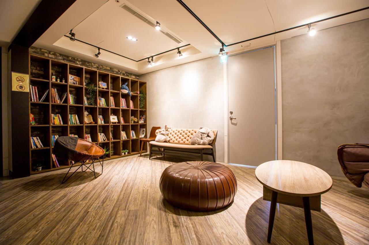 Easylazy Inn Taichung Esterno foto